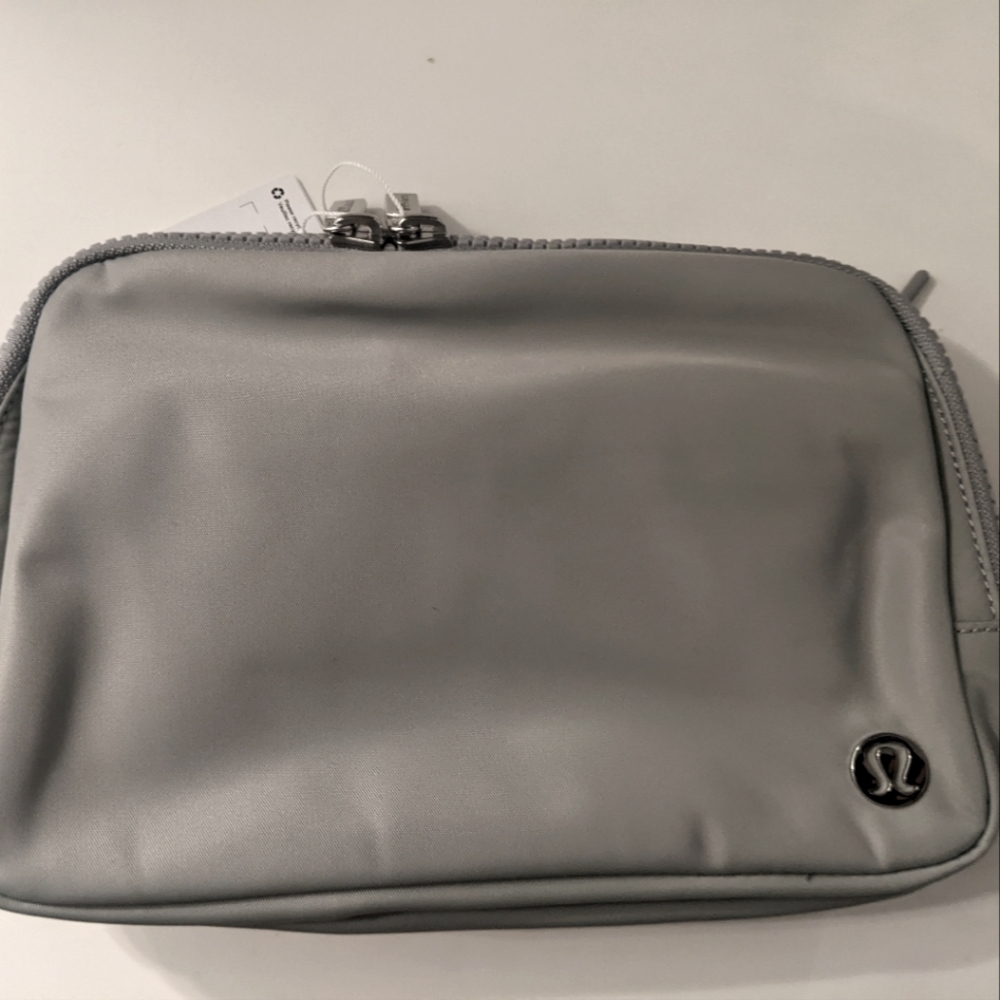 Lululemon athletica Everywhere Belt Bag Large Brand New (NWT) Silver Drop